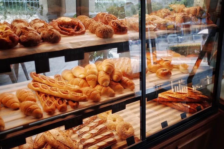 Boulanger préparant du pain artisanal